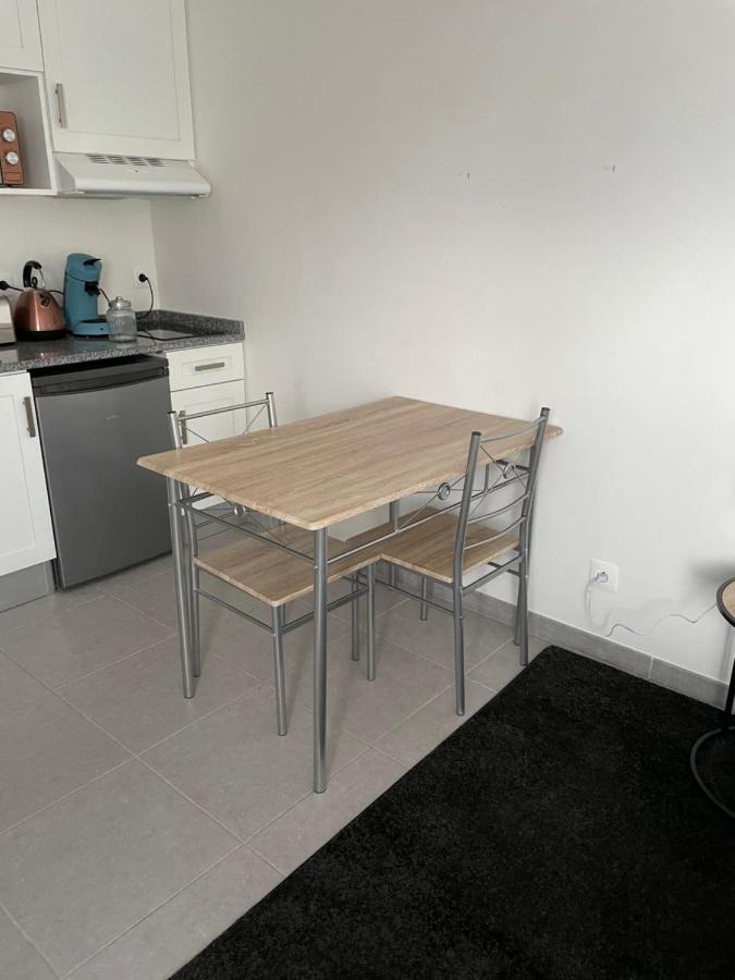 Studio A 300 M De La Gare De Mantes-La-Jolie Eksteriør bilde