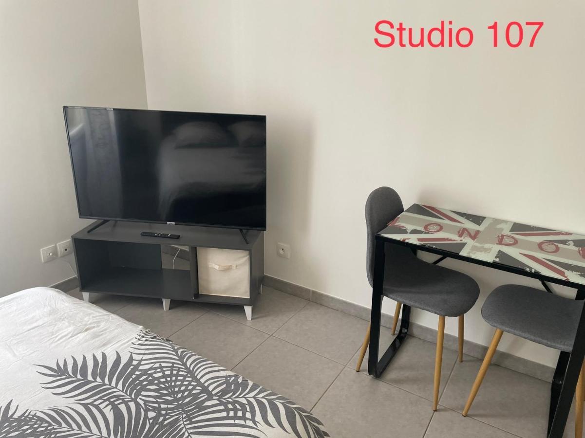Studio A 300 M De La Gare De Mantes-La-Jolie Eksteriør bilde