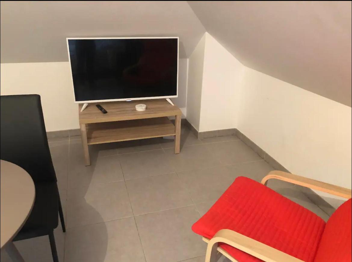 Studio A 300 M De La Gare De Mantes-La-Jolie Eksteriør bilde