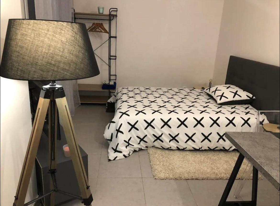 Studio A 300 M De La Gare De Mantes-La-Jolie Eksteriør bilde