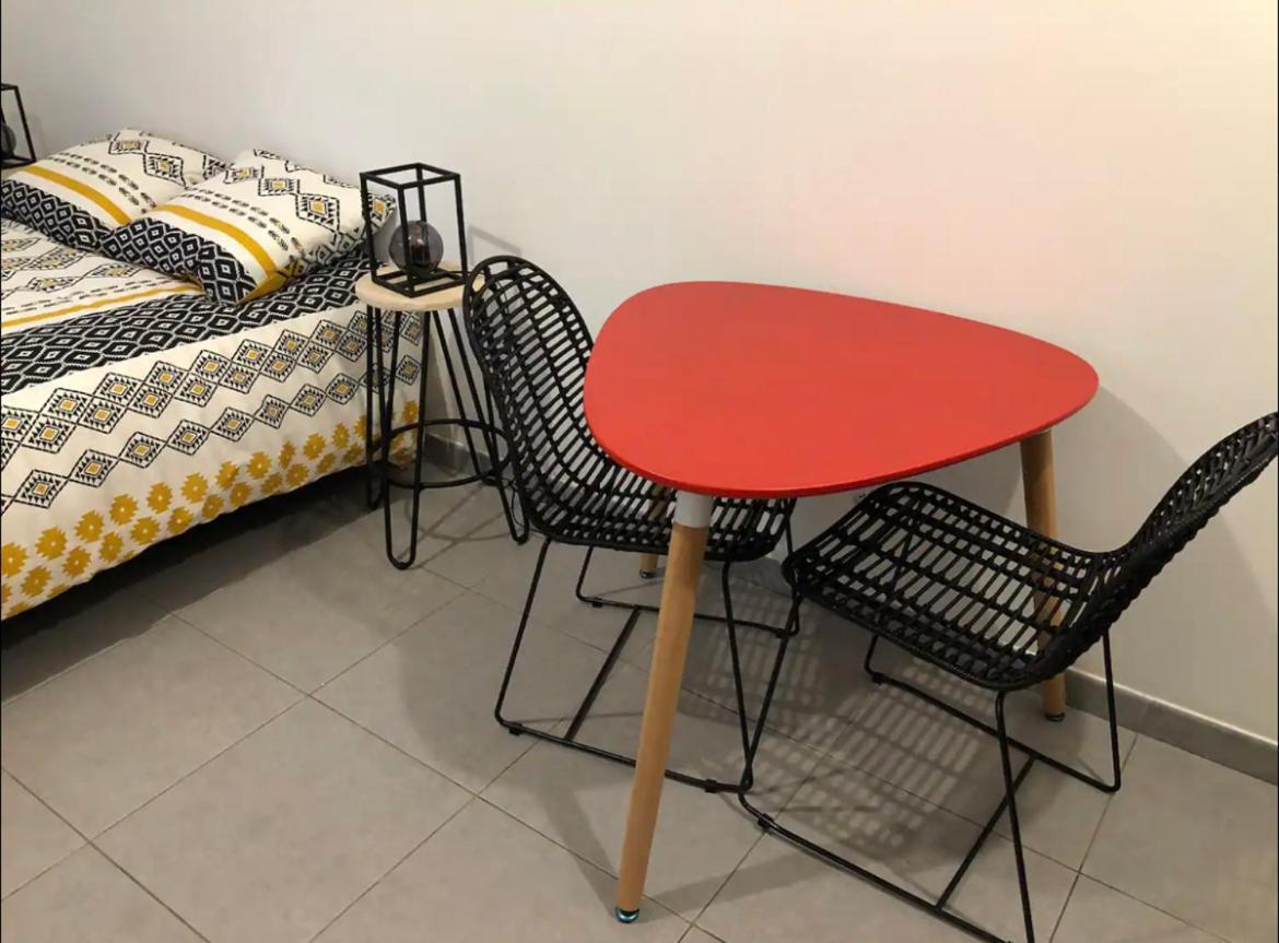 Studio A 300 M De La Gare De Mantes-La-Jolie Eksteriør bilde